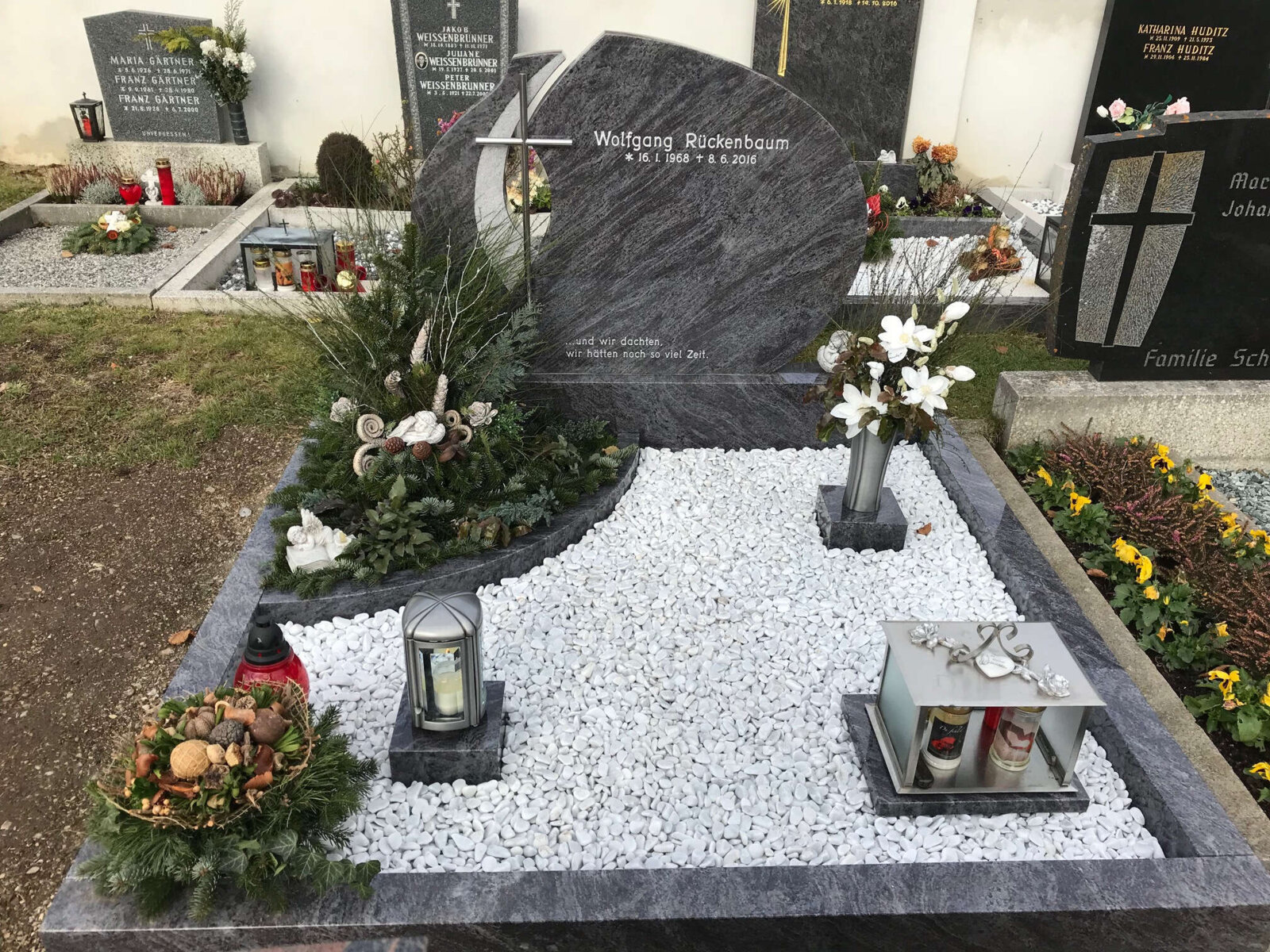 Grabsteine in verschiedenen Formen von WOPL Grabsteine